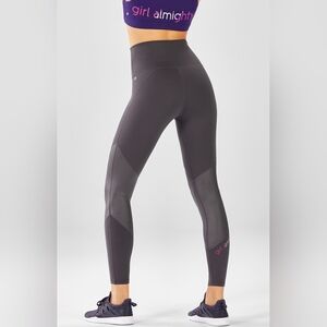 2X Fabletics Powerhold Capri Legging,Gray,Girl Almighty,Athleisure,Yoga,Workout